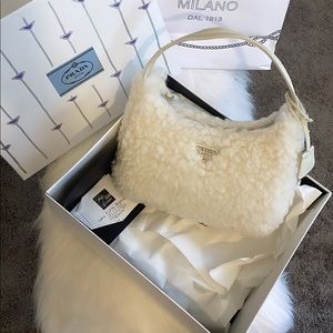 PRADA BAG !! BRAND NEW.. box and dust bag included